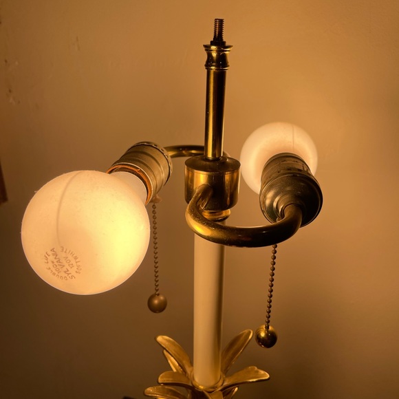 1970’s Solod Brass Pineapple Lamp with white tile shade - Picture 11 of 12